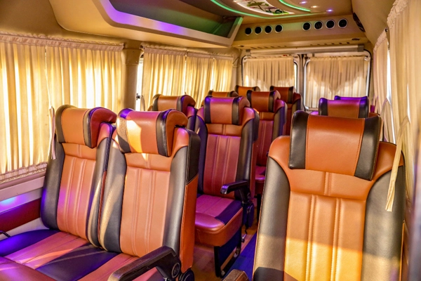 18 Seater Tempo Traveller in Gurgaon
