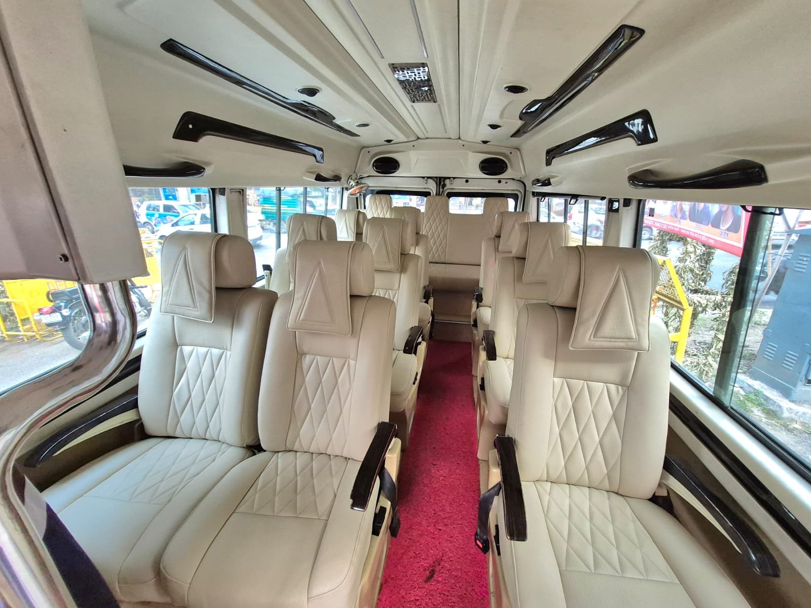 7 Seater Tempo Traveller in Gurgaon