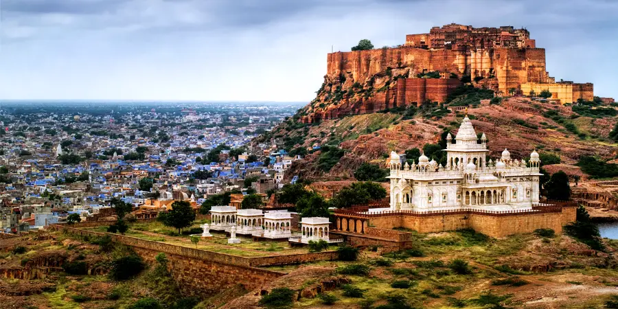Gurgaon to Udaipur Tempo Traveller