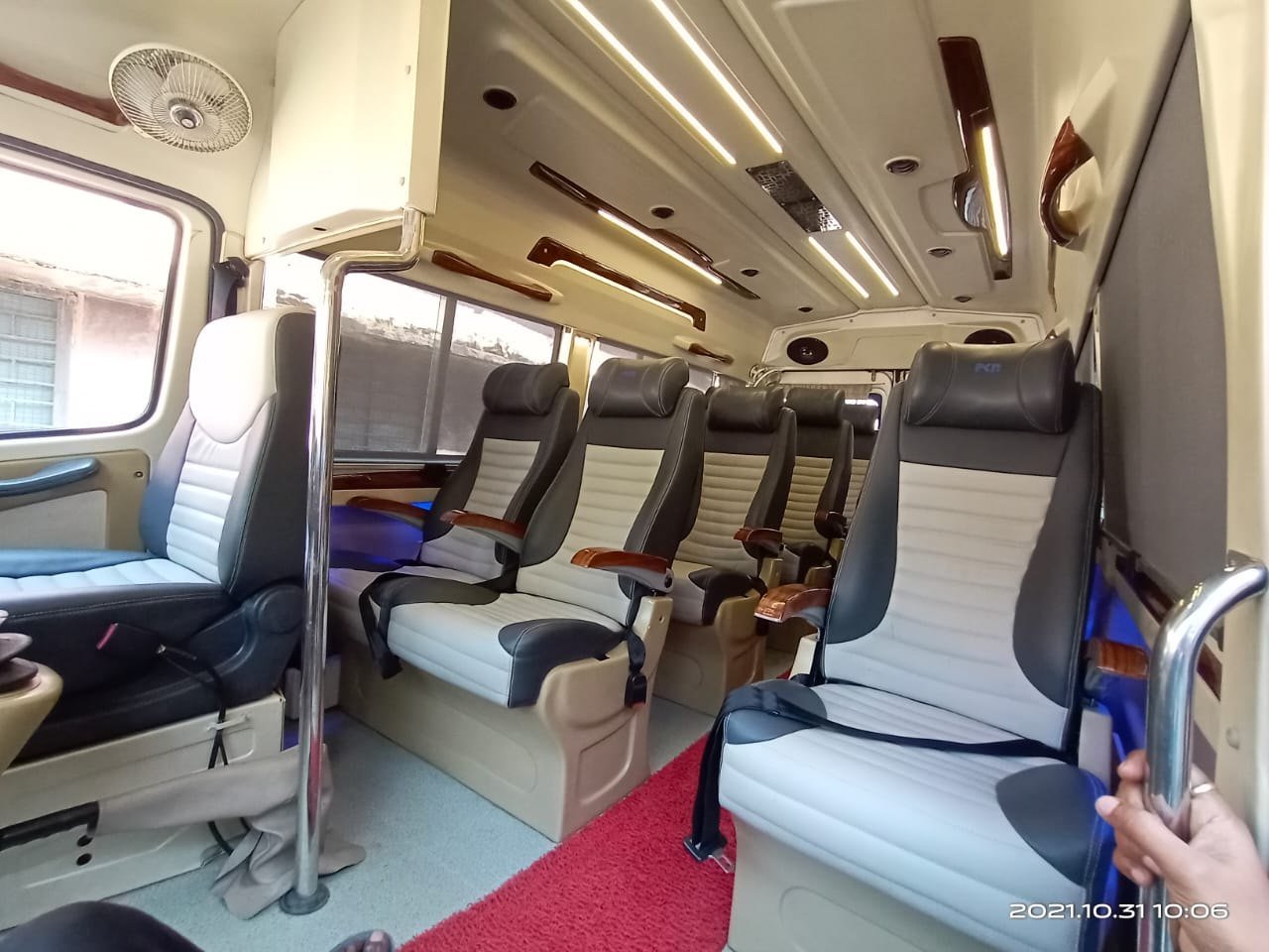 17 Seater Tempo Traveller on Rent
